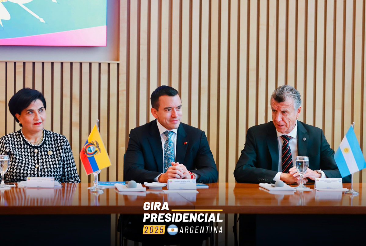 #AgendaArgentina 🇦🇷

En el inicio de su agenda oficial, la canciller <a href="/gabisommerfeld/">Gabriela Sommerfeld</a> acompañó al presidente <a href="/DanielNoboaOk/">Daniel Noboa Azin</a> y a la delegación ecuatoriana en un encuentro empresarial organizado por la Cámara de Comercio y Servicios de Argentina <a href="/CACteinforma/">CAC</a>.