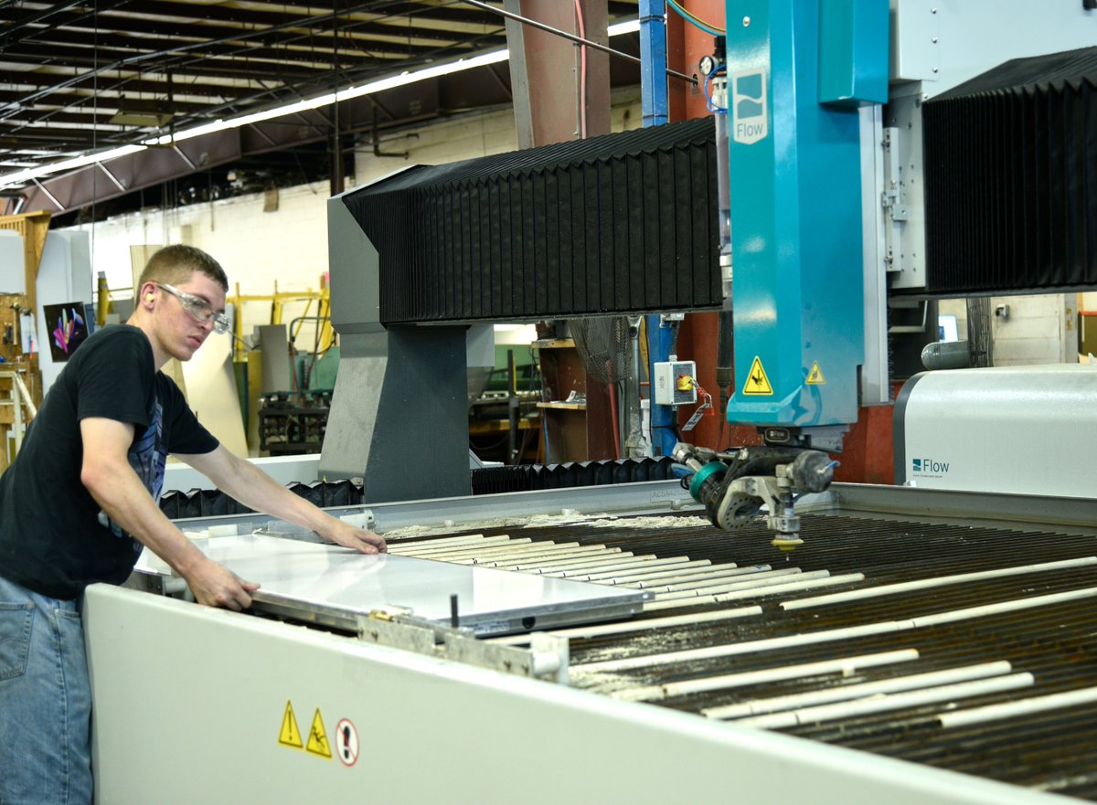 IncWintech's tweet image. Big news 🎉 Our Monett, MO facility just added a new 5-axis waterjet system!

Faster turnaround times, tighter tolerances, and a continued commitment to American-made quality. Thank you for growing with us. 🙌

#WinTech #HVAC #MadeInUSA