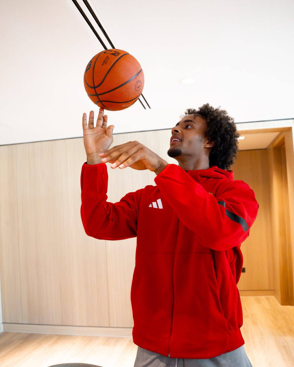 📍 Carrington

🤩 Checking in at <a href="/ManUtd/">Manchester United</a>'s fresh home for a special NBA x MUFC crossover #BWBEurope

👋 <a href="/chicagobulls/">Chicago Bulls</a> <a href="/LAClippers/">LA Clippers</a>