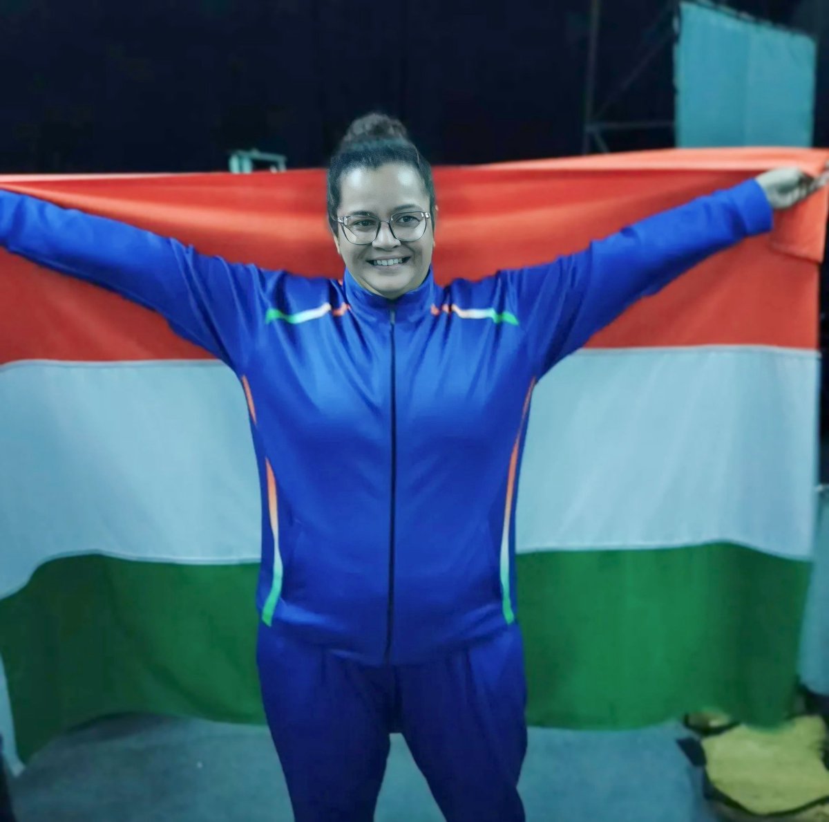 Sumodidi's tweet photo. Holding our country's Flag is not just a pose.. Its years of hardwork... Years of sacrifice... Years of passion..  Years of patience...Years of dedication.. Years of decipline and at the end when you get to hold your nations pride high its an Emotion which cannot be described in. https://t.co/caduV6ZvrW