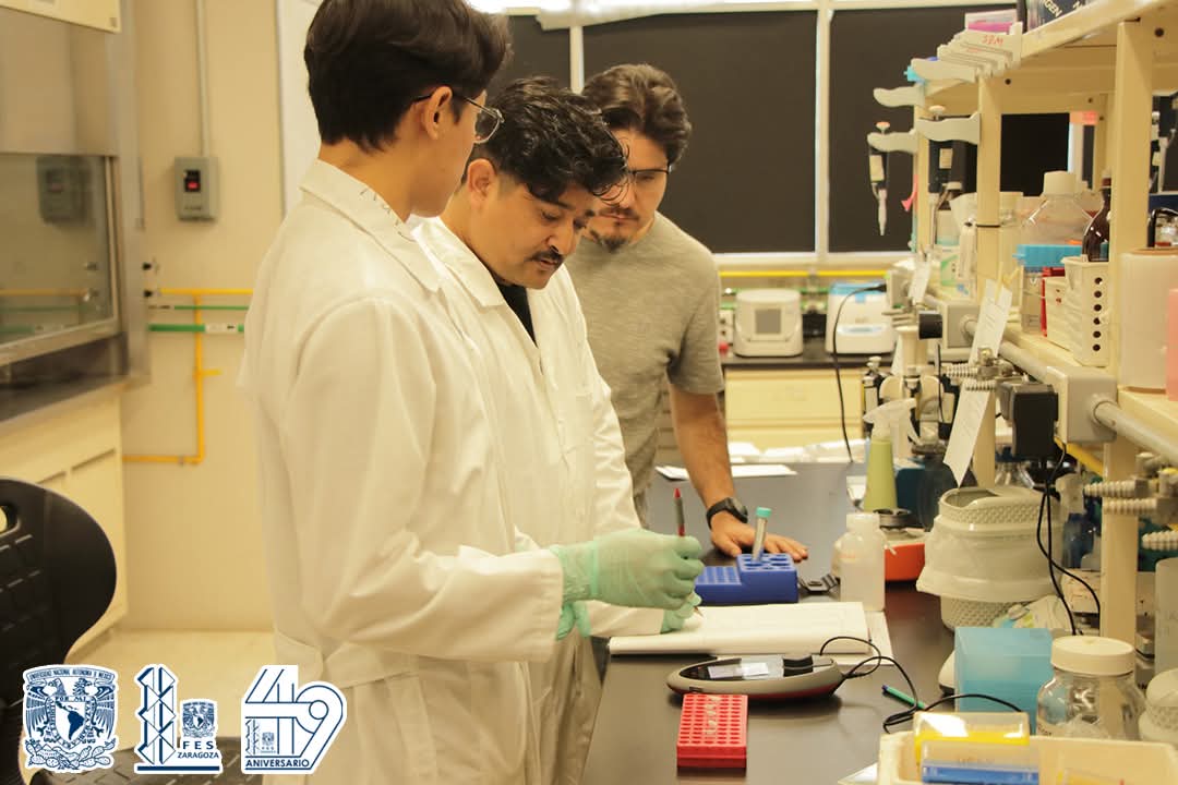 unam_fesz's tweet photo. Biraj Shrestha estudiante del doctorado en Biología Cuantitativa en la Universidad de Texas en Arlington, realizó una estancia en la FES Zaragoza este verano para aprender y utilizar técnicas de secuenciación genómica de ADN. 

La nota en: https://t.co/Tej6fmowj6

#FESZaragoza https://t.co/4jKtsApNAA