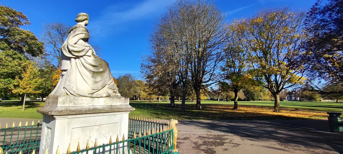 ***This Sunday (24th) I'll be doing an evening Pearson Park guided Walk starting at 6pm from the Beverley Road entrance. All welcome, pay what you can. No booking required 🌺🌼🌳 #MustBeHull