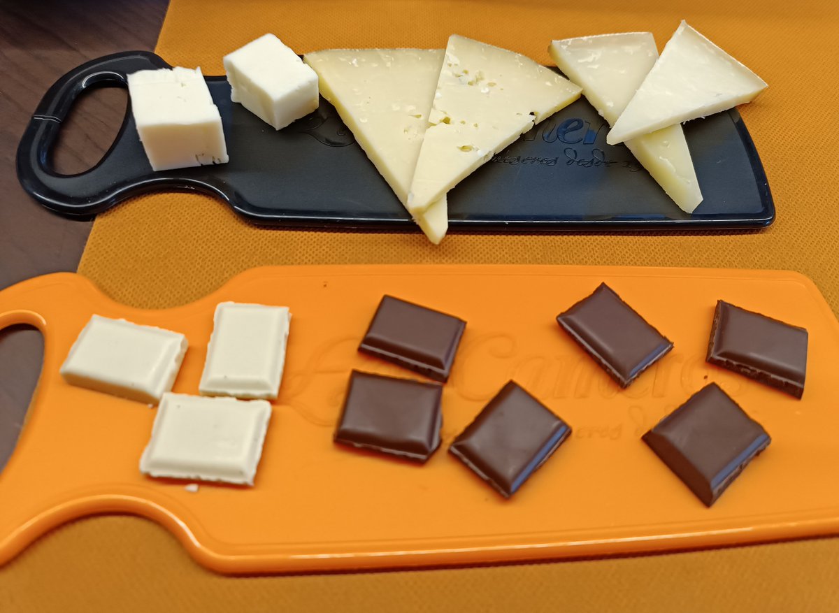 Después del parón veraniego, ¡el sábado 6 de septiembre vuelve nuestra temporada de catas! 🙌

¡Y qué mejor forma de hacerlo que con un maridaje perfecto con queso y #chocolate! 🧀🍫💛

Reservas en: quesoloscameros.com/es/content/8-v…

#quesoloscameros #haro #planeslarioja #larioja #queso