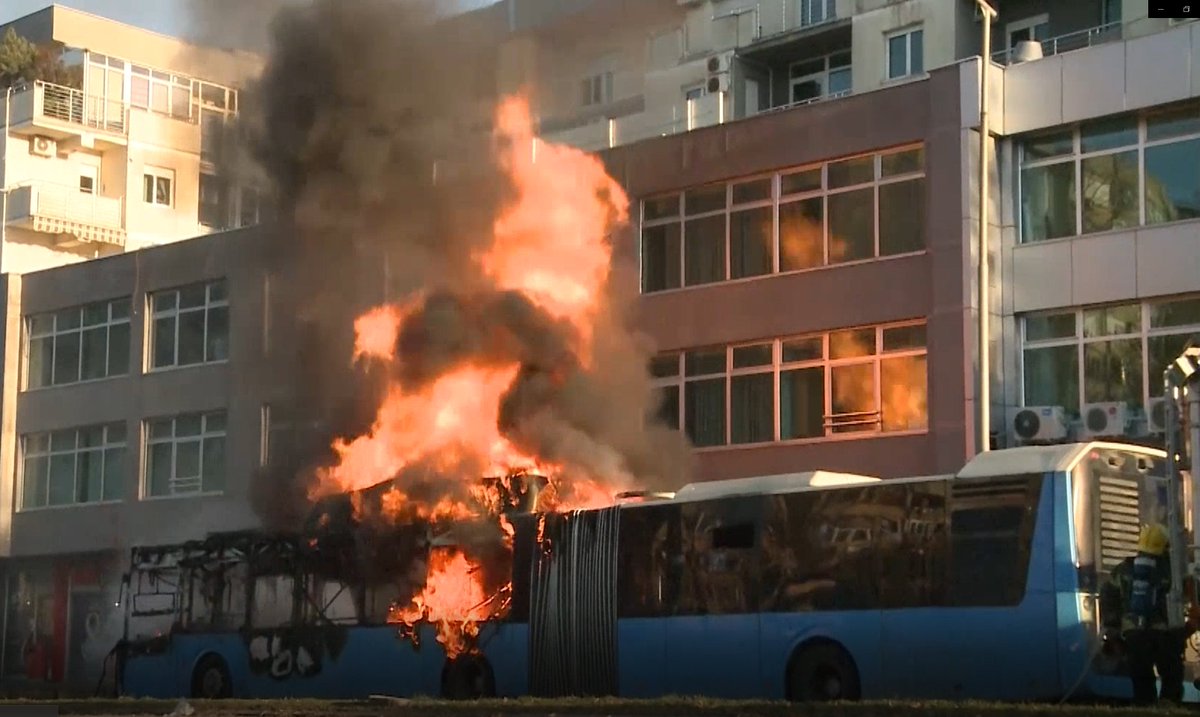 Hoću da stignem u školu na vreme!

#SrbijaProtivBlokada 
#GrađaniProtivBlokada