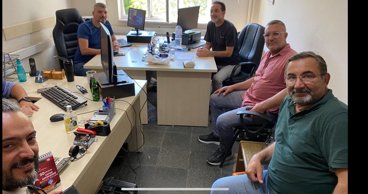 Genel Başkanımız Coşkun Doğanay, MYK üyelerimiz Hamit Cansever ve Özkan Boğan İzmir DSİ 2. Bölge Müdürlüğü'nde örgütlenme çalışması gerçekleştirdi; sendikamızın TİS dönemine ilişkin çalışmaları ve taleplerimiz aktarıldı.