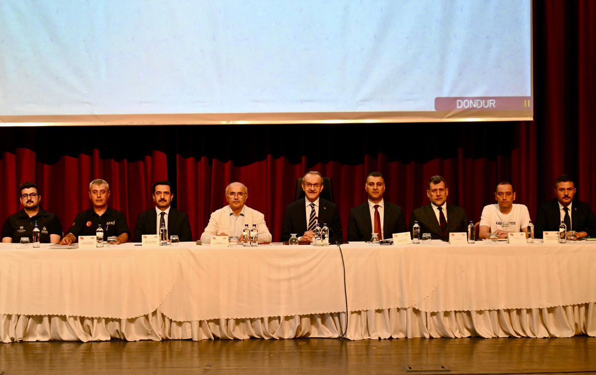 avbayramtaskin's tweet photo. Malatya Valimiz Sayın Seddar Yavuz’un başkanlığında, Büyükşehir Belediye Başkanımız Sami Er’in de katılımlarıyla, kırsal mahallelerimizin muhtarlarıyla bir araya gelerek, istişare ve değerlendirmelerde bulunduk. https://t.co/pL4riNmFCt