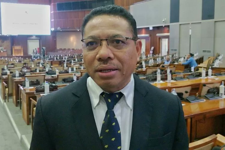 Jiem ๐๐๐พ๐โ (@xeo_logic) on Twitter photo Calon tunggal Hakim MK (Kandidat tunggal pengganti Arif Hidayat)
Calon tunggal dari Usulan DPR
Alumni UGM
Ogh iya, gimana bro <a href="/bang_dasco/">Prof. H. Sufmi Dasco Ahmad</a>
Hasil dari obrolan saat makan siang bareng si bocah ingusan gibran? Calon tunggal Hakim MK (Kandidat tunggal pengganti Arif Hidayat)
Calon tunggal dari Usulan DPR
Alumni UGM
Ogh iya, gimana bro <a href="/bang_dasco/">Prof. H. Sufmi Dasco Ahmad</a>
Hasil dari obrolan saat makan siang bareng si bocah ingusan gibran?