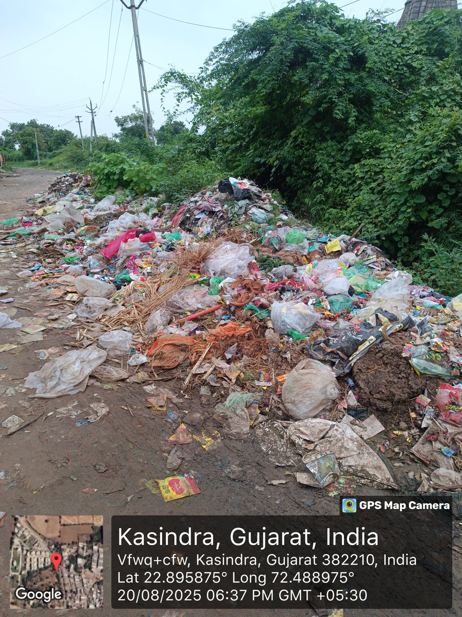 beta_kakku's tweet photo. While PM Modi talks about 2047, this road in Daskroi takes you to 1847. 

•Road broken/No road at all
• No drainage, rainwater stagnates for weeks.
• No streetlights.
• Filth on road.

CPGRAMS : GOVGJ/E/2024/001175 → closed 10/09/24 without actually resolving the issue. https://t.co/J8yHdjIryO