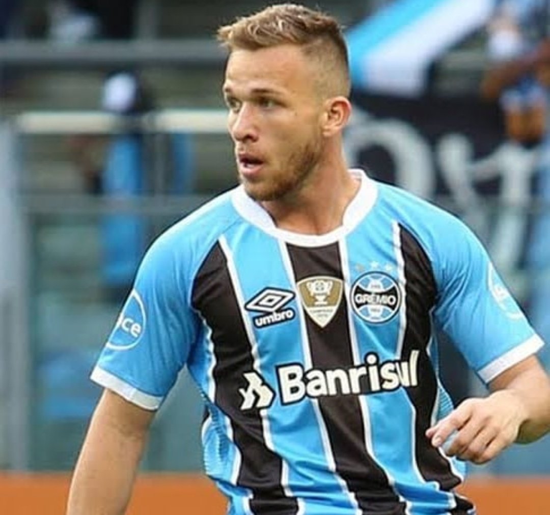 GremioTimeLine's tweet photo. Volancia do Grêmio em 2025.

Tamo mal de volantes, ein.

Sonho da Camisa 5 e o Sonho da Camisa 8. https://t.co/RezHqBwHYm
