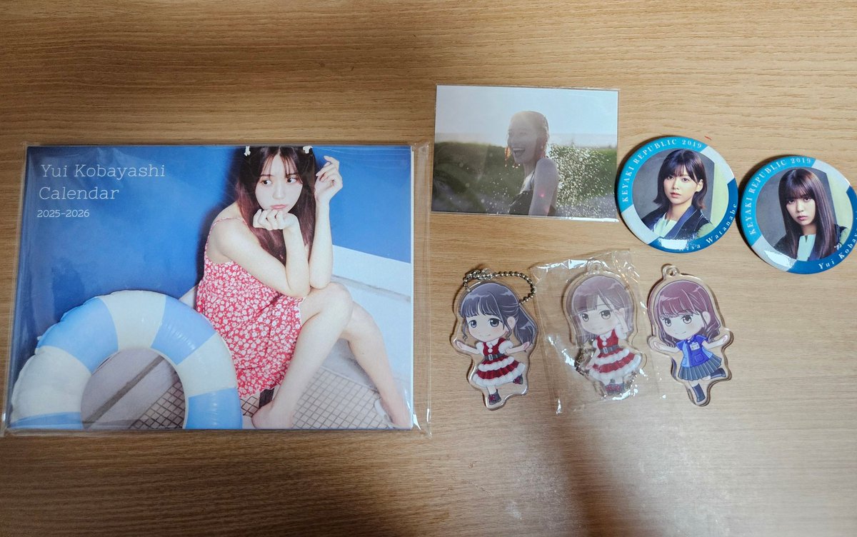 10주년 기념으로 #알티 이벤트 합니다
생사+유이퐁25년도 달력 등등.. 
생사는 너무 많아서 다 확인을 못했지만 3기 조금에 1~2기 인거 같아요.
두분 뽑구요. 배송은 편택으로 고정.

8월 21일에서 22일로 넘어갈때 당발추첨하겠습니다

알티만 하고 가시면 됩니다