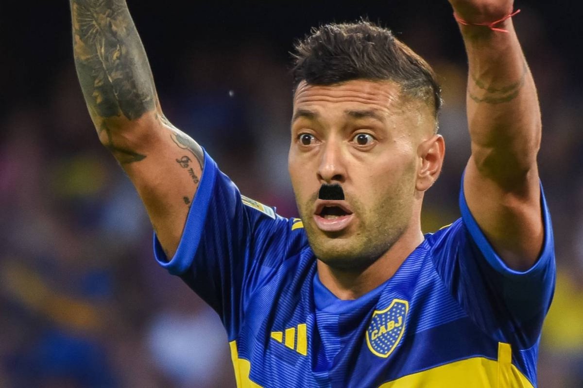 QDescender's tweet image. Amigo los del Real pagaron la cláusula por mastantuono solo como excusa para que su gente pueda gritar Franco sin ser mal vistos.  Es hora de ponerle clausula de 100M y llamar al scouting del Bayern para que vengan a ver al pibe Adolph Janson