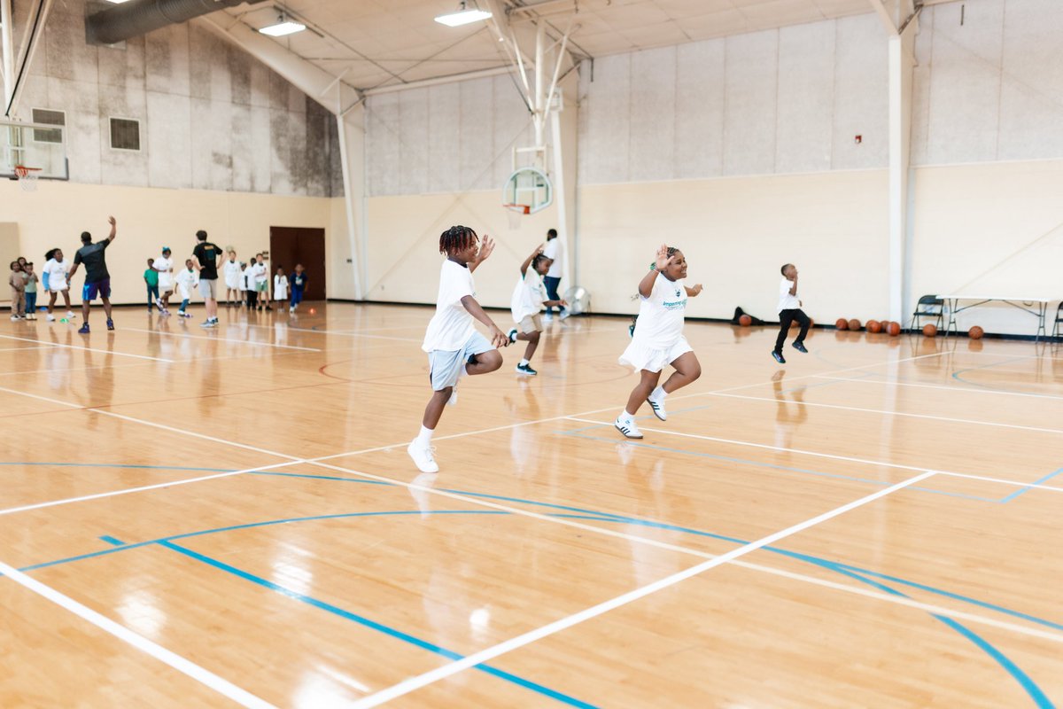 Next stop of the Impacting the Carolinas tour was📍 Boys and Girls Club of the Midlands’ Norman Arnold Unit. 

We hosted a Hornets Hoop camp &amp; surprised the and the Charlotte Hornets Foundation surprised the organization with a $10,000 donation 💜🩵