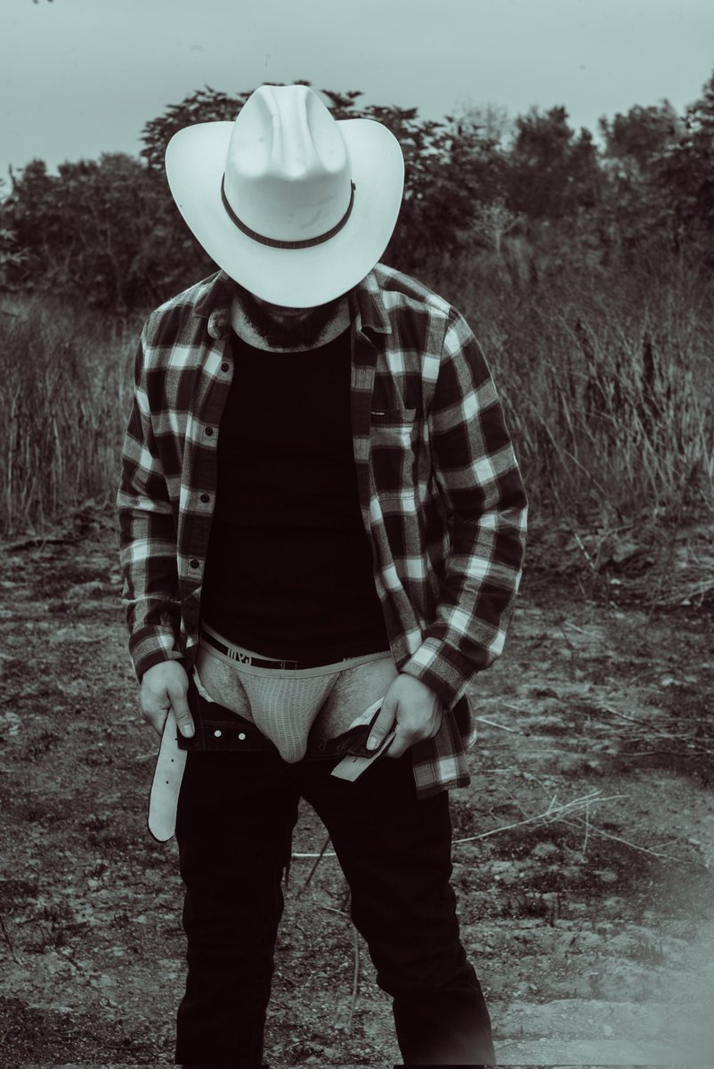 flo_n_machine's tweet photo. 📷: @aphextony 

#gaymen #vaquero #gaylatino #uncut https://t.co/6SpEoMOkgP