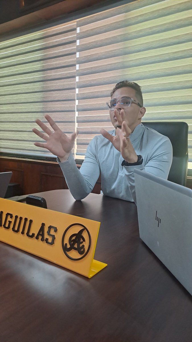 AguilaPica's tweet photo. Un solo enfoque .... #UteSabe 🟡⚾🦅🏆2️⃣3️⃣ #AguilasCibaeñas #Lidom https://t.co/xqxHj8WDOv