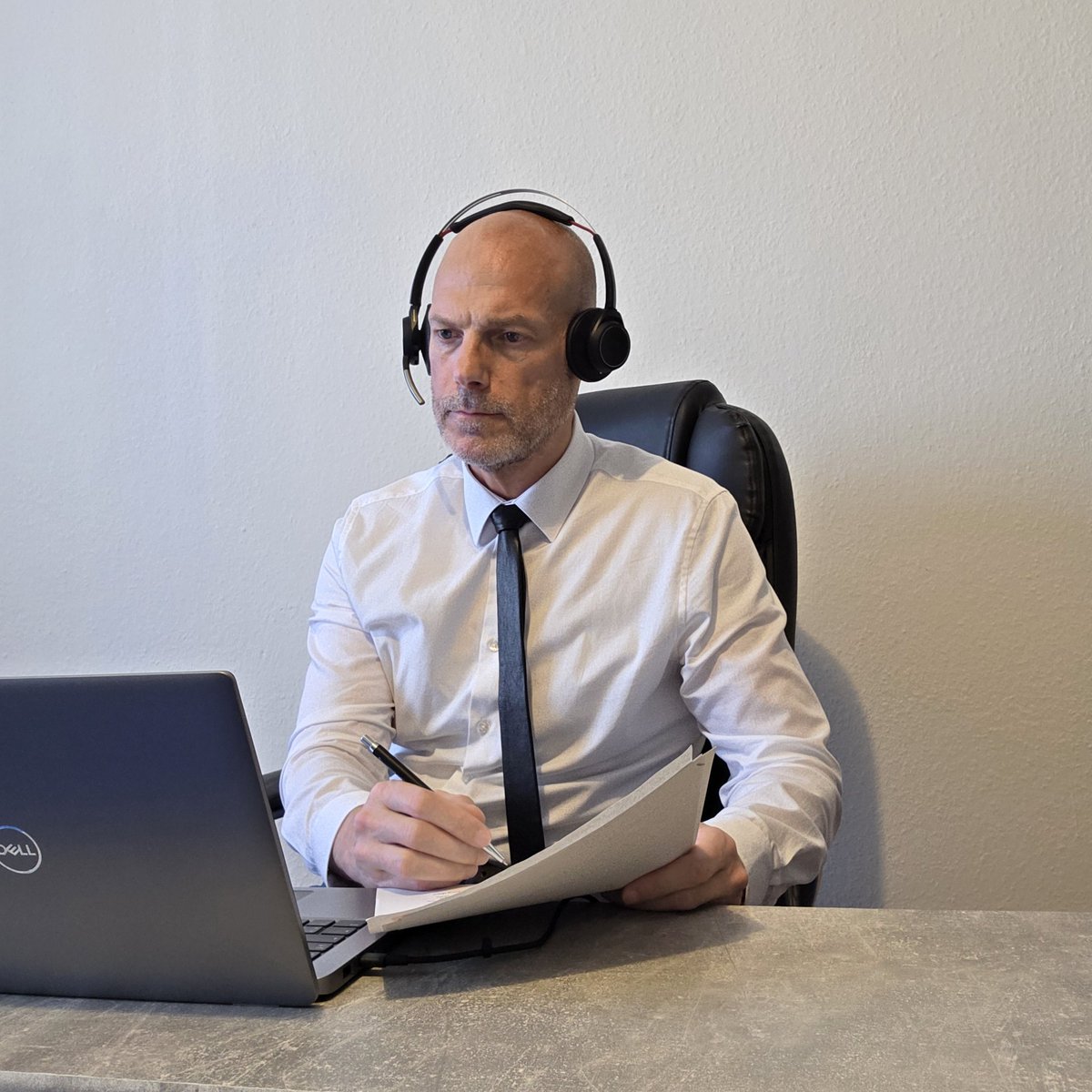 "Sitzungsfreie Zeit" - im Bundestag nur bedingt. Über den Sommer wird viele Stunden lang der Haushalt beraten, damit nach den "Ferien" im September gleich durchgestartet werden kann. Momentan läuft die Sitzung des Ausschusses für Kultur und Medien (glücklicherweise online); wofür