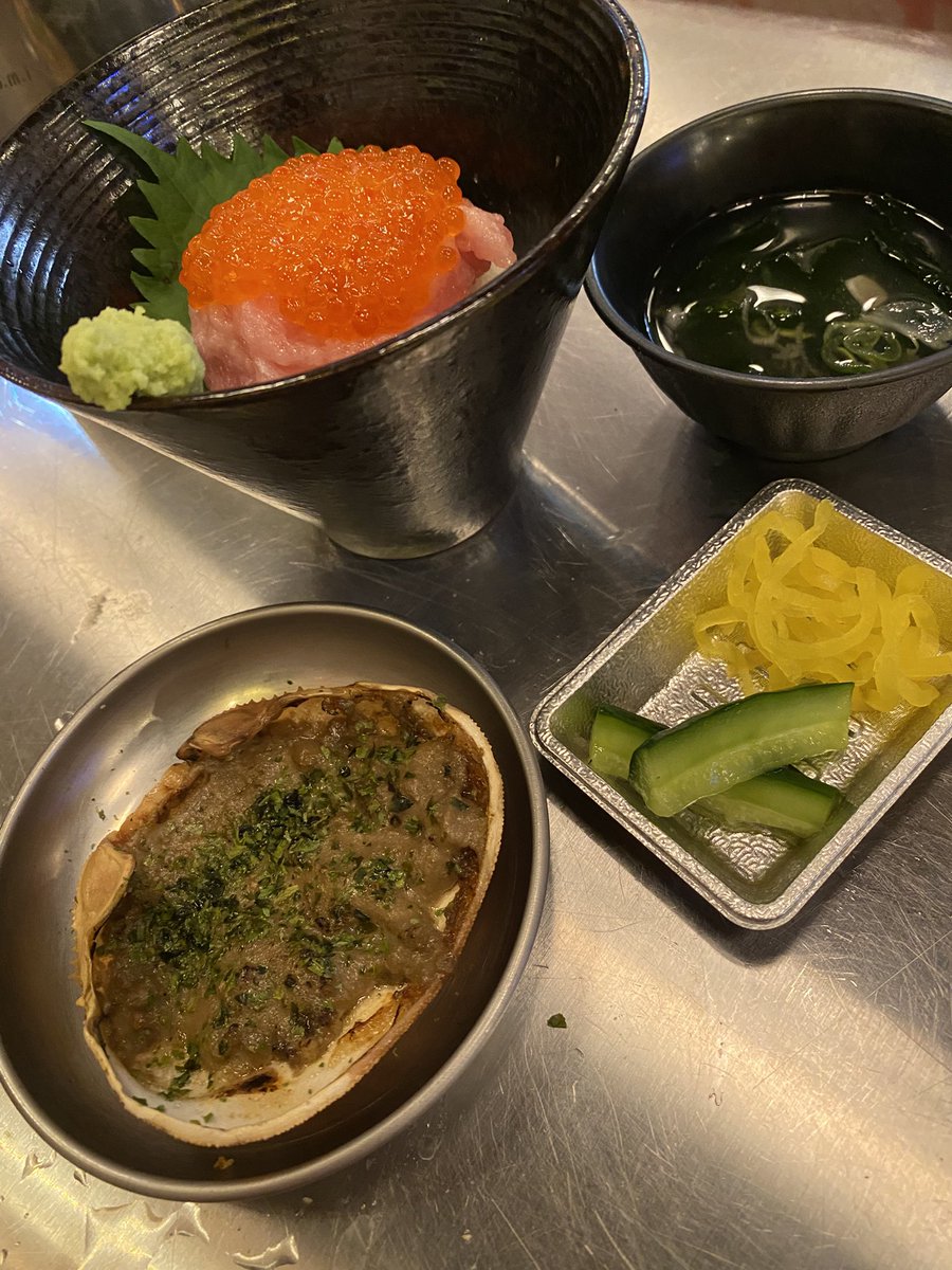 uoharumaki's tweet photo. 赤羽カニ坊主のカニ食べ放題コースを堪能
6000円は安すぎる！ https://t.co/9mpOAYLgjP