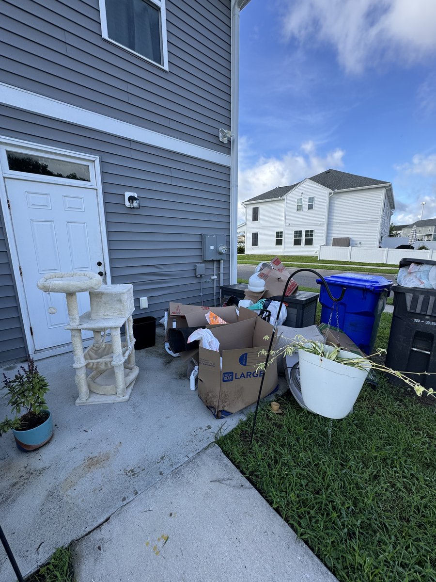 BDJunkremoval's tweet image. Swipe to Clean: Residential Cleanup Edition
Make Junk and Clutter disappear like magic✨

🐾 Black Dog Junk Removal
📍 Charleston, SC
☎️ 843-920-JUNK (5865)

#JunkRemoval #CleanOutCrew #DeclutterYourLife #SwipeToClean #BeforeAndAfter #JunkBeGone #TidyTransformation #ClutterFree