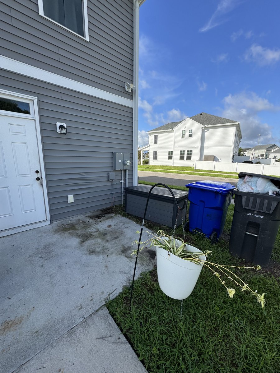 BDJunkremoval's tweet image. Swipe to Clean: Residential Cleanup Edition
Make Junk and Clutter disappear like magic✨

🐾 Black Dog Junk Removal
📍 Charleston, SC
☎️ 843-920-JUNK (5865)

#JunkRemoval #CleanOutCrew #DeclutterYourLife #SwipeToClean #BeforeAndAfter #JunkBeGone #TidyTransformation #ClutterFree