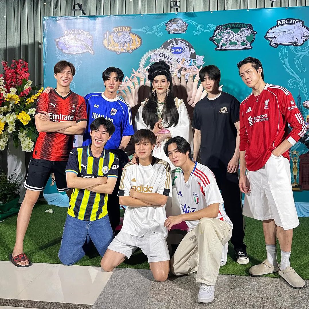 mschunie's tweet image. เพื่อนคือเพื่อน แฟนคือแฟน รักทั้งหมดไม่ทิ้งใครไว้ข้างหลัง ให้เลยแห่งปี