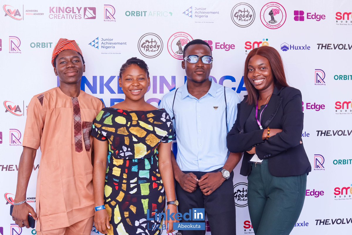 linkedinlocabk's tweet image. Relishing in the blue carpet moments of LLA 1.0🥰 as we unveil something interesting very soon.

Know someone in the either of these pictures? Tag them in the comments.

#linkedinlocalabeokuta #linkedinlocal #linkedin