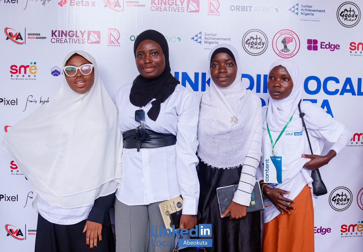 linkedinlocabk's tweet image. Relishing in the blue carpet moments of LLA 1.0🥰 as we unveil something interesting very soon.

Know someone in the either of these pictures? Tag them in the comments.

#linkedinlocalabeokuta #linkedinlocal #linkedin