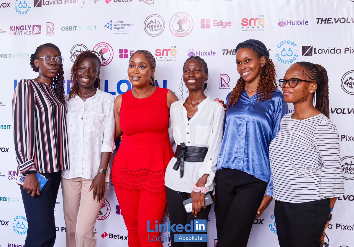 linkedinlocabk's tweet image. Relishing in the blue carpet moments of LLA 1.0🥰 as we unveil something interesting very soon.

Know someone in the either of these pictures? Tag them in the comments.

#linkedinlocalabeokuta #linkedinlocal #linkedin