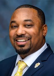 I also support State Senator Willie Preston for Congress. Solid young man on mission to help the people. I know from personal expérience.  He walked the streets with me late at night promoting peace on the Southside of Chicago.