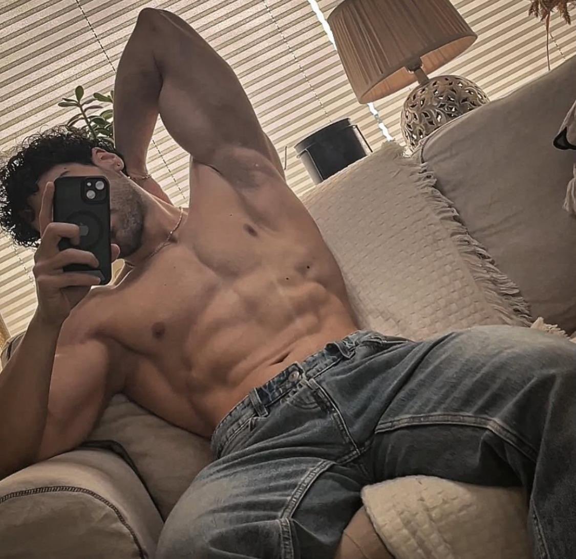 Nwma45's tweet photo. Euer mächtiger Alpha ist zurück und wird eure Konten ficken und euch dabei auslachen Ab in meine Dms.
#cashmaster #findom #findomking*
#zahlfotzen #geldherr #zahlschweine #paypig #alpha #dominant #findomgod #cashgod #moneyslave #footslave #footdom #footsub #footmaster #smellyfeet https://t.co/y8VYXbB8Ta