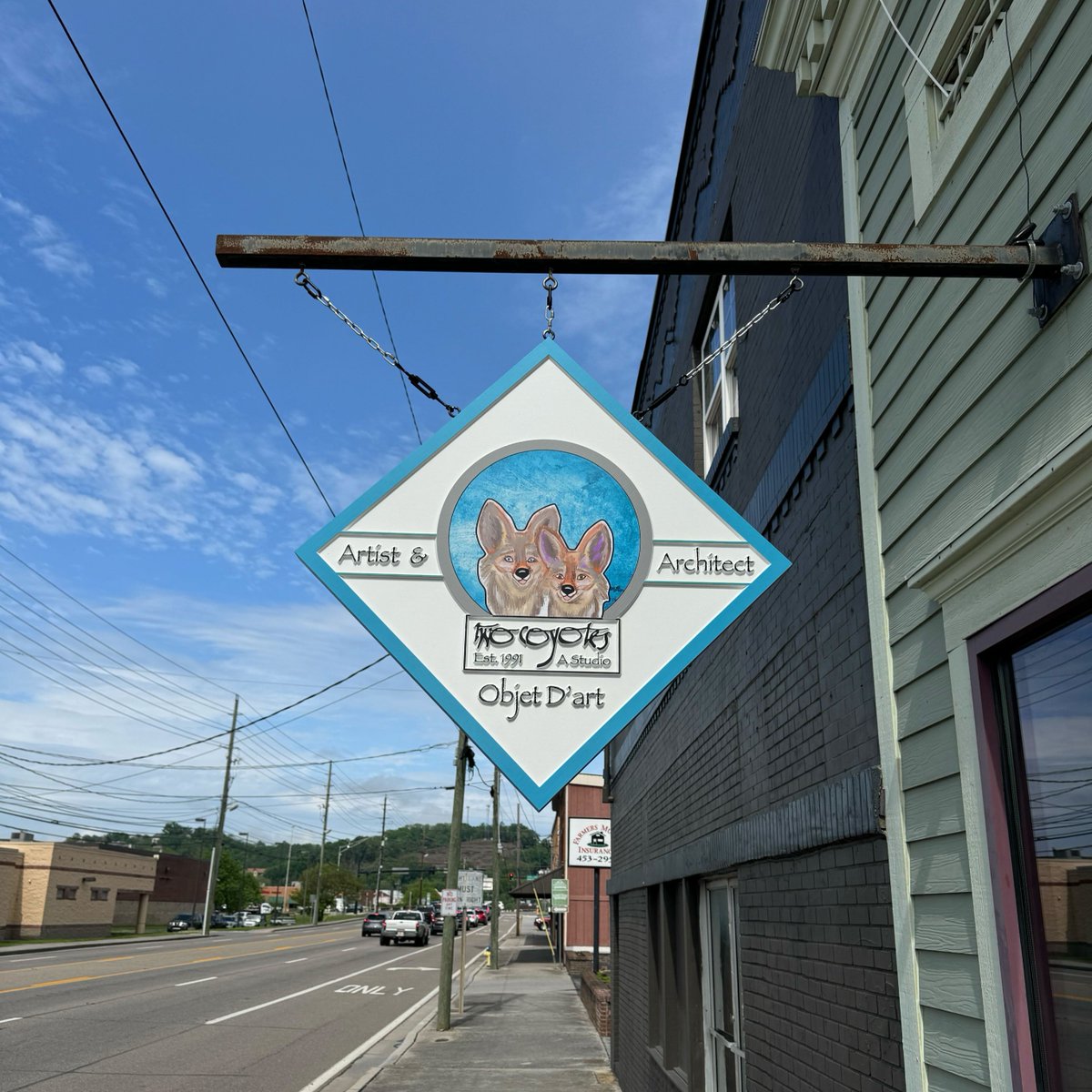 GCKnoxville's tweet image. Make a statement from every angle. ✨

Dimensional hanging signs add depth, style, and serious impact to your space.
Let’s take your brand to the next level!

#dimensionaldesign #hanginggraphics #signagedesign #supportsmall #graphiccreations