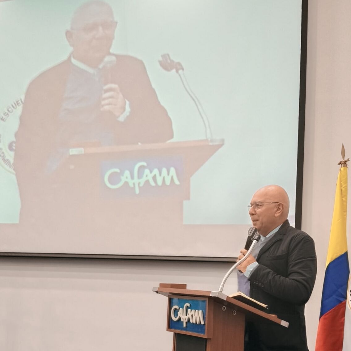 Christian Rodriguez (@chrisrodrigal) on Twitter photo Échanges sur l'exercice du pouvoir au Séminaire de Haut niveau de Gouvernement à Bogota 🇨🇴
Riches débats et propositions pour une nouvelle façon de gouverner, là où l'appareil d'État colombien demeure largement aux mains de l'uribisme. Merci <a href="/cracolombia/">Comisión de Regulación Agua y Saneamiento Básico</a> pour l'invitation. Échanges sur l'exercice du pouvoir au Séminaire de Haut niveau de Gouvernement à Bogota 🇨🇴
Riches débats et propositions pour une nouvelle façon de gouverner, là où l'appareil d'État colombien demeure largement aux mains de l'uribisme. Merci <a href="/cracolombia/">Comisión de Regulación Agua y Saneamiento Básico</a> pour l'invitation.