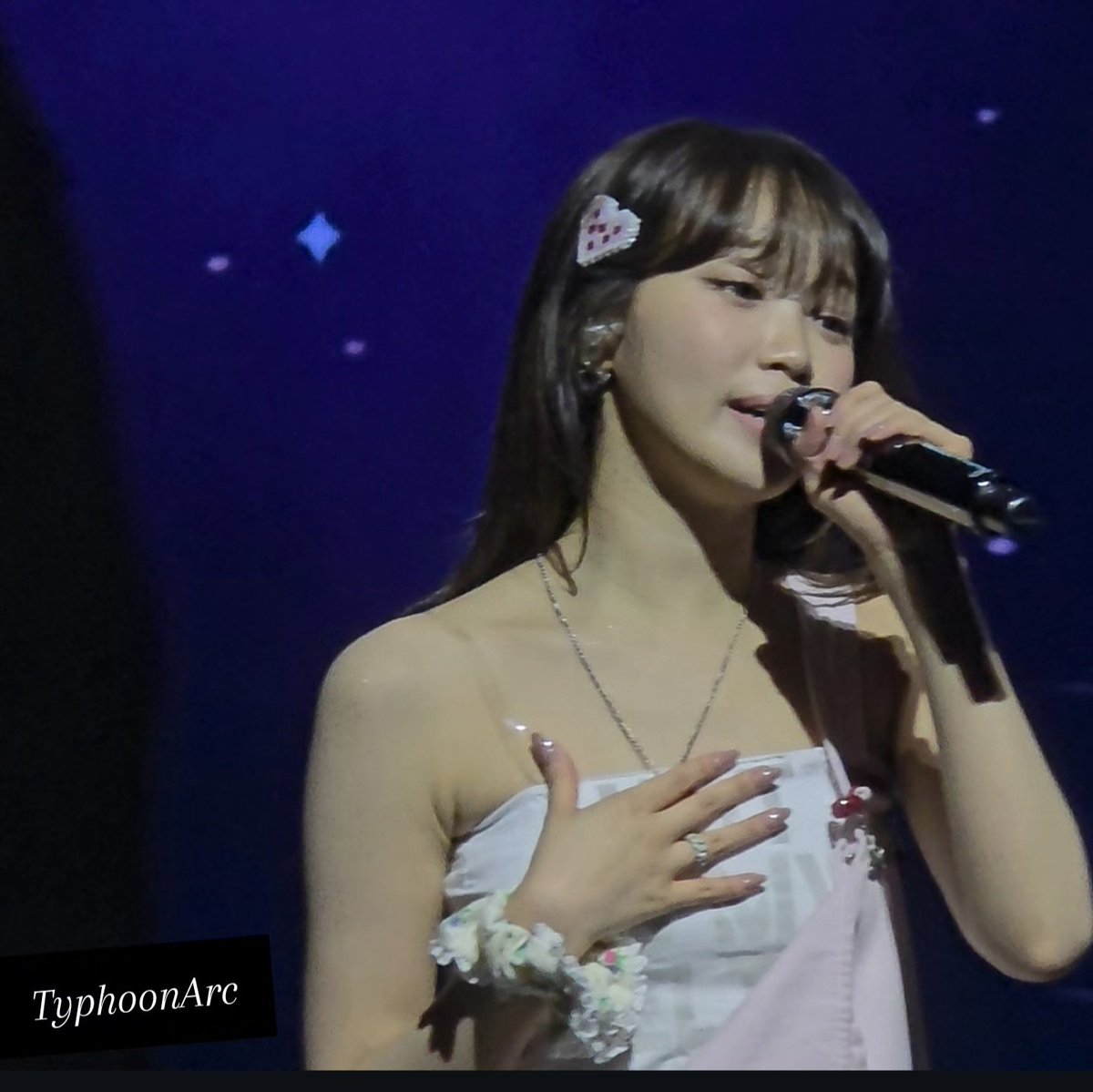 Fabbopeep's tweet photo. 250816 Kim chaewon in LE SSERAFIM Easy Crazy Hot Tour in SINGAPORE https://t.co/5PfTCphj6C