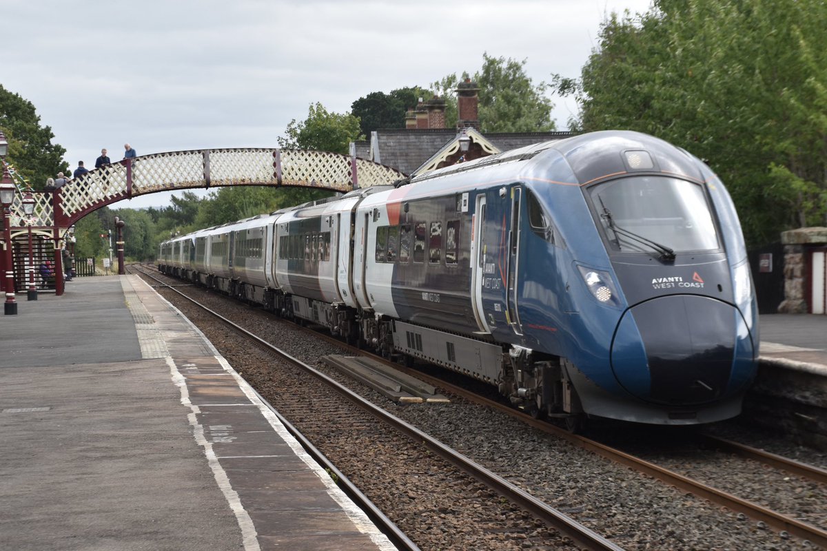 JamesGarthwaite's tweet image. Avanti 10 car set is seen at  Appleby, working 1Z55 Oxley Car. M.D. to Oxley Car. M.D. This test train is in preparation for future Avanti diversions via the Settle and Carlisle line. @TodaysRailways @RailwayMagazine @AvantiWestCoast 
@Modern_Railways @Clinnick1 @railexpress