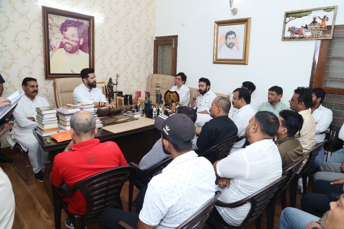Rajesh VVerma (@rajeshverma_ljp) on Twitter photo आज नई दिल्ली स्थित केंद्रीय कार्यालय में राष्ट्रीय अध्यक्ष सह केंद्रीय मंत्री आदरणीय श्री <a href="/iChiragPaswan/">युवा बिहारी चिराग पासवान</a> जी की अध्यक्षता में राजस्थान से आए बिहार समाज संगठन के प्रतिनिधि मंडल से मुलाक़ात हुई।
इस अवसर पर मुझे राजस्थान राज्य का प्रभारी नियुक्त करने के लिए मैं राष्ट्रीय अध्यक्ष जी आज नई दिल्ली स्थित केंद्रीय कार्यालय में राष्ट्रीय अध्यक्ष सह केंद्रीय मंत्री आदरणीय श्री <a href="/iChiragPaswan/">युवा बिहारी चिराग पासवान</a> जी की अध्यक्षता में राजस्थान से आए बिहार समाज संगठन के प्रतिनिधि मंडल से मुलाक़ात हुई।
इस अवसर पर मुझे राजस्थान राज्य का प्रभारी नियुक्त करने के लिए मैं राष्ट्रीय अध्यक्ष जी