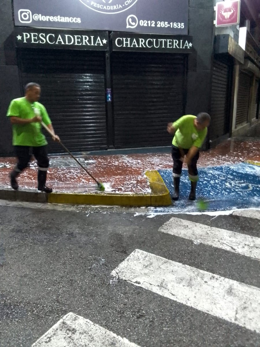Fospuca (@fospuca) on Twitter photo Con bastante agua y jabón limpiamos y desinfectamos las calles del municipio <a href="/Chacao/">Alcaldía de Chacao</a>.
Anoche #19agosto realizamos operativo de barrido y baldeo en la calle Sucre del Casco Central de #Chacao.
Porque no es solo lo que nos llevamos sino también lo que dejamos. Con bastante agua y jabón limpiamos y desinfectamos las calles del municipio <a href="/Chacao/">Alcaldía de Chacao</a>.
Anoche #19agosto realizamos operativo de barrido y baldeo en la calle Sucre del Casco Central de #Chacao.
Porque no es solo lo que nos llevamos sino también lo que dejamos.