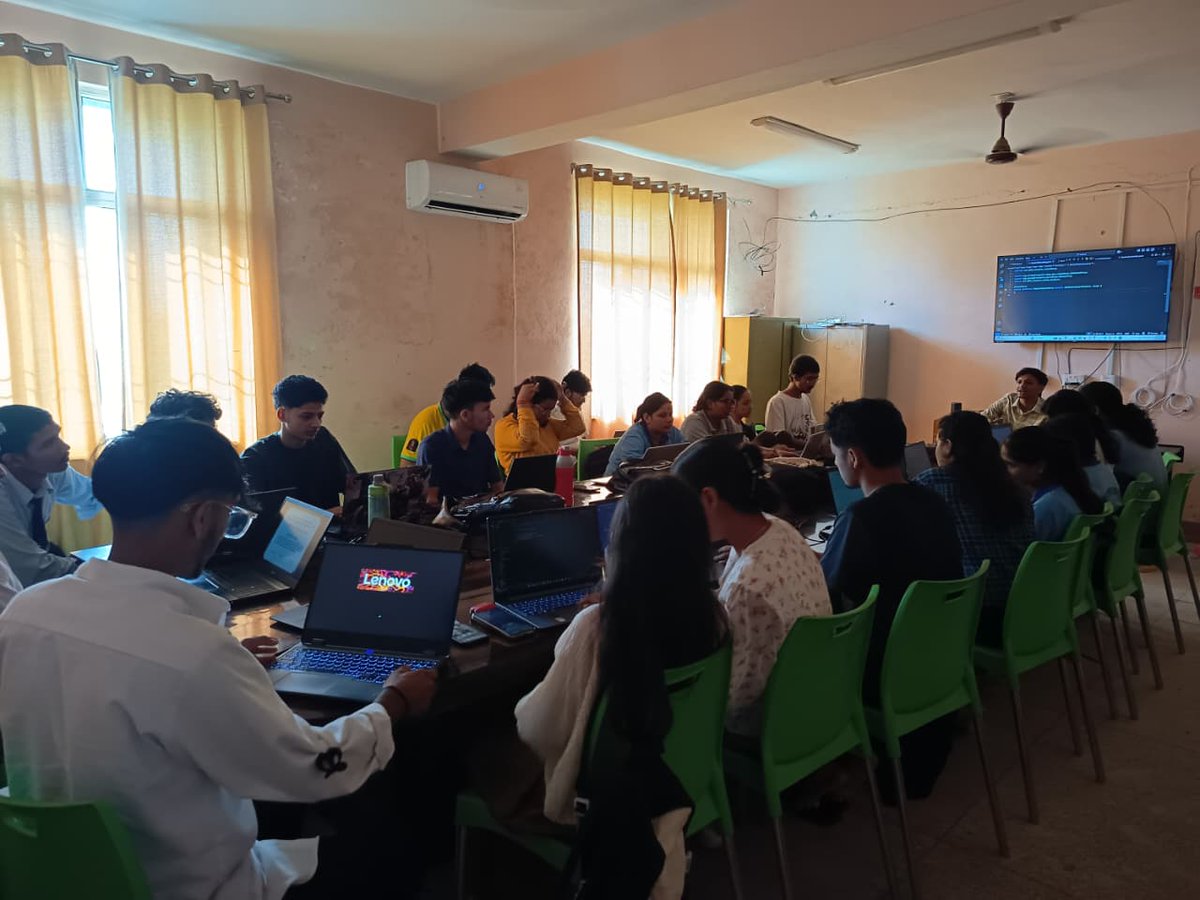 icecfwu's tweet photo. Day 13 of the Android App Development Bootcamp 🚀
Today was all about connecting the frontend with the backend of the app, seeing how both sides come together to make applications truly functional.
Big thanks to I.T Marg for their collaboration and support! 🙌
#iCECClub #ITMarg https://t.co/dVr0V6mxwh