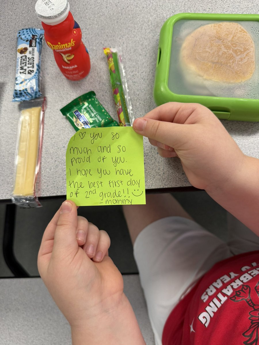 It really doesn’t get any better than this! ❤️ <a href="/RVRoadrunner/">Ridgeview Elementary</a> #LPSFirstDay25