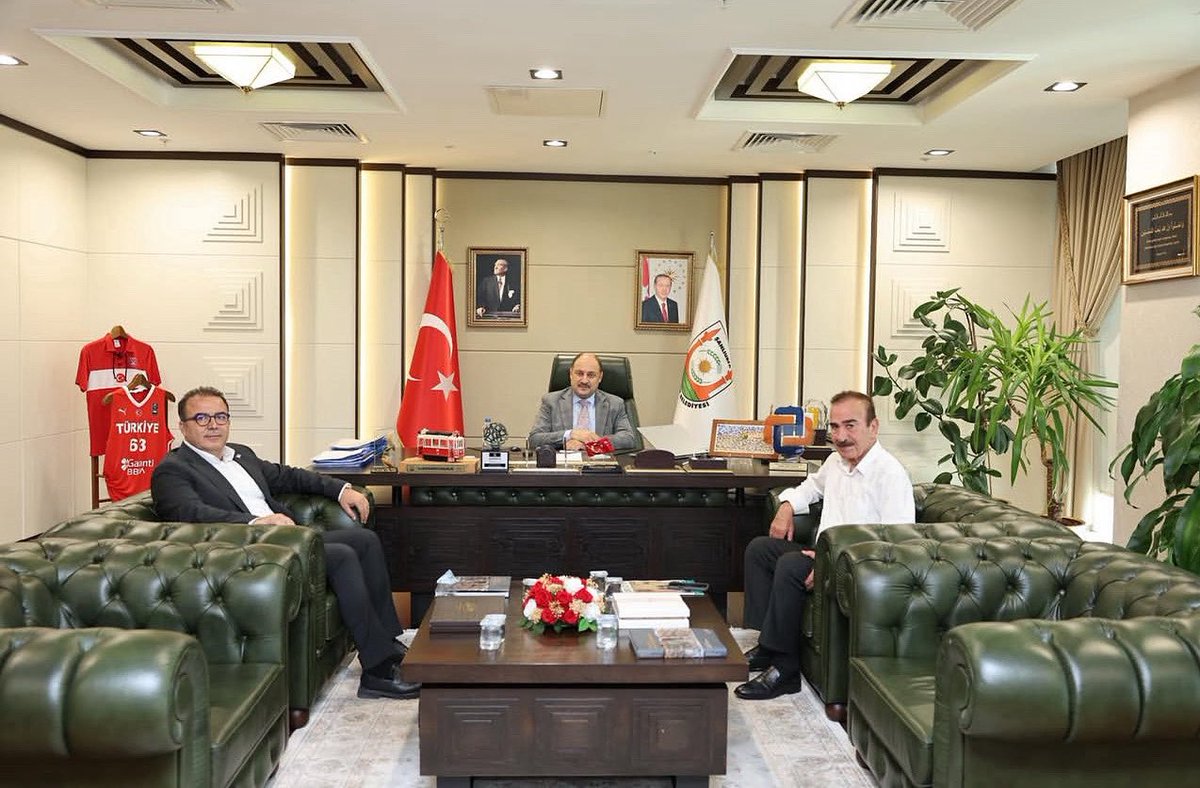 halilfrat2's tweet photo. Adıyaman ve Şanlıurfa arasında ticaret, iş birliği artarsa ne olur? Hem İlçemiz, hem ilimiz, hem de Urfa kazanır.
ATB Başkanı Mahmut Fırat ile @sanliurfabld Bşk Sn. Mehmet Kasım Gürpınarı ziyaret ettik. 
Muhtemel projeleri istişare ettik. Güzel ağırlandık. Şükranlarımız sunarız. https://t.co/hRiiFR7YPA