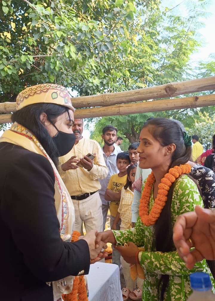 बिहार और विशेषकर मिथिला की लोक-संस्कृति में विभिन्न समुदायों द्वारा ग्राम देवी-देवताओं व संतों की पूजा की सैंकड़ों-हज़ारों साल पुरानी परंपरा रही है। आज दरभंगा में स्थानीय रजक समुदाय द्वारा आयोजित ऐसे ही पूजन-कार्यक्रम में मुख्य अतिथि के रूप में भुइयां बाबा और कमला माता का