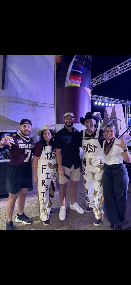 Lincdog4's tweet image. Had a great time speaking and welcoming Texas State class of 2029! 
It’s a great day to be a Bobcat! 
#TakeBackTexas