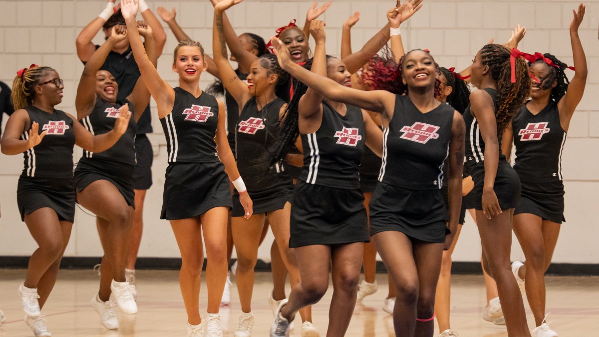 HendersonStateU's tweet photo. The 2025 Pine Tree Assembly created many new memories Monday evening! See the highlights with our Flickr album: https://t.co/DKP0yau4Hx. #WelcomeWeek25 https://t.co/8EA3Yu5ik7