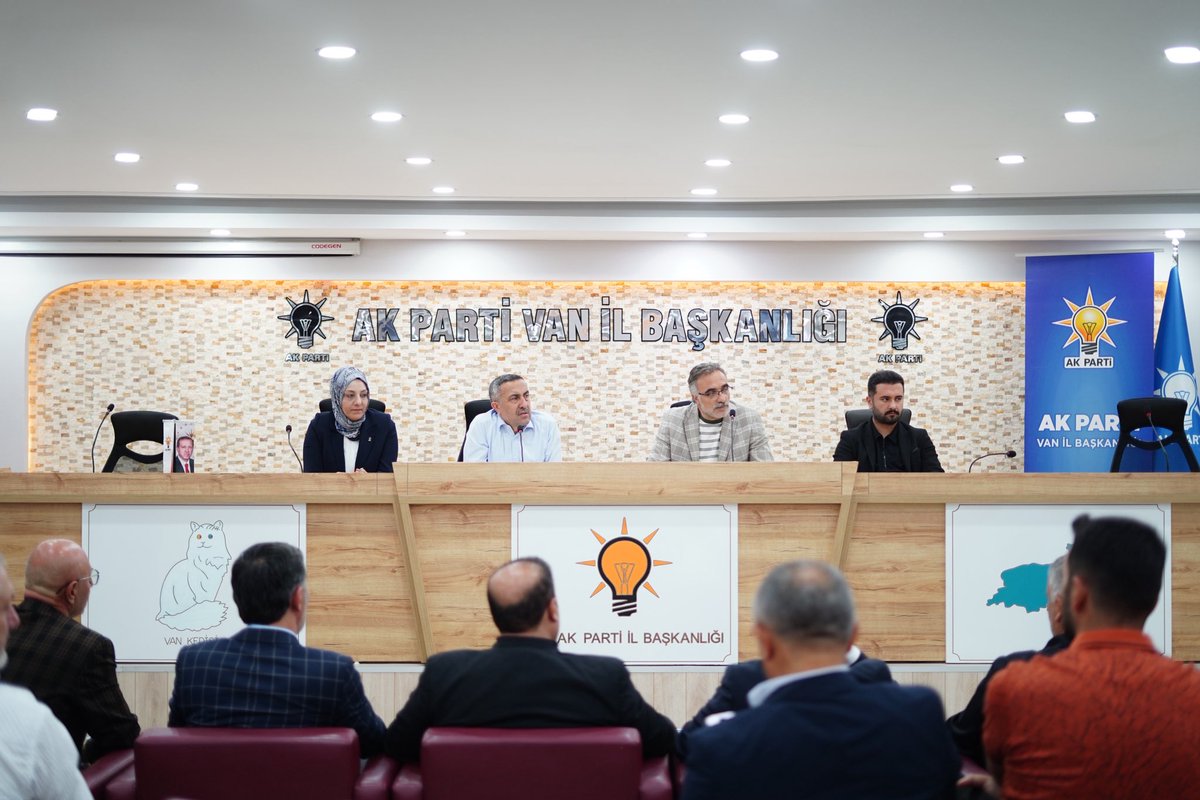 İl Başkanımız Abdulahat Arvas’ın başkanlığında, haftalık olağan ilçe başkanları toplantısı gerçekleştirildi.
<a href="/Akparti/">AK Parti</a> 
<a href="/abuyukgumus/">Ahmet Büyükgümüş</a> 
<a href="/MustafaAlkayis/">Av. Mustafa Alkayış</a> 
<a href="/merdogan02/">Mehmet ERDOĞAN</a>