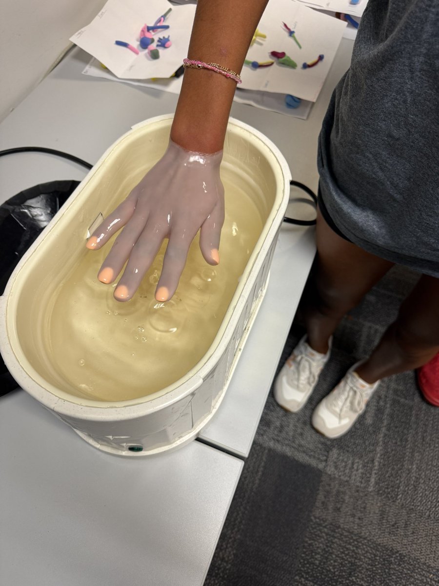 OlatheSportsMed's tweet photo. Sports medicine students getting to learn about the benefits of Paraffin wax and test it out first hand 🦅 https://t.co/gshvebx6y6