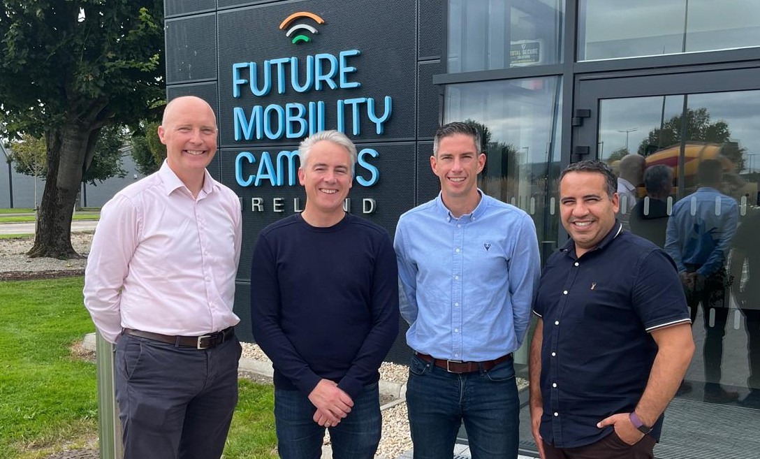 Bhí Tomás Ó Síocháin, Príomhfheidhmeannach Údarás na Gaeltachta, ag labhairt le foireann <a href="/FMCampusIreland/">futuremobilityireland</a> sa tSionainn ag plé deiseanna nuálaíochta. Sa phictiúr le Tomás tá Russell Vicers, Diarmuid Ó Conchubhair agus Wassim Derguech #TacúChunTairbhe