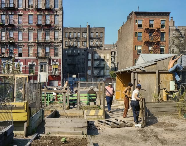 RaBeArt's tweet photo. East 12th Street, Between Avenue A and Avenue B, Alphabet City, Lower East Side, New York City in 1980.
Photo: (c) Brian Rose/Edward Fausty.
#Photo #East12thStreet #AlphabetCity #NewYorkCity #LowerEastSide #streetphotography #urban https://t.co/r8VdJupJvW