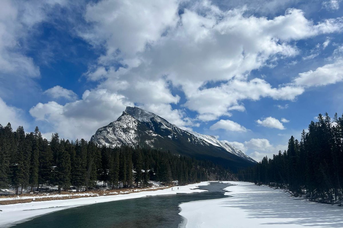 Expert's Pick 👉 Banff, Canada❄️

From tree-lined slopes to wide-open bowls, Banff combines big-mountain adventure with a small-town feel.  🗻

📍Ready for a Canadian ski escape? We've got the solution: ow.ly/eczi50WzxyG