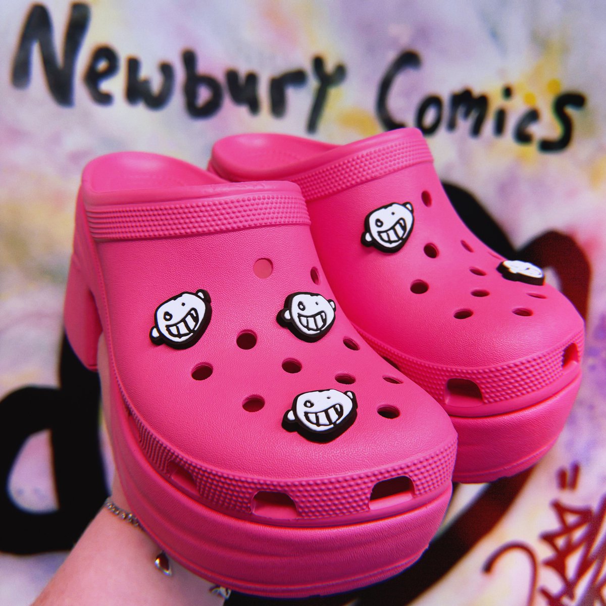 newburycomics's tweet photo. Toothy from head to toe ๐ค #newburycomics #toothface #shoecharm #hats https://t.co/Vq4G8eSk8V