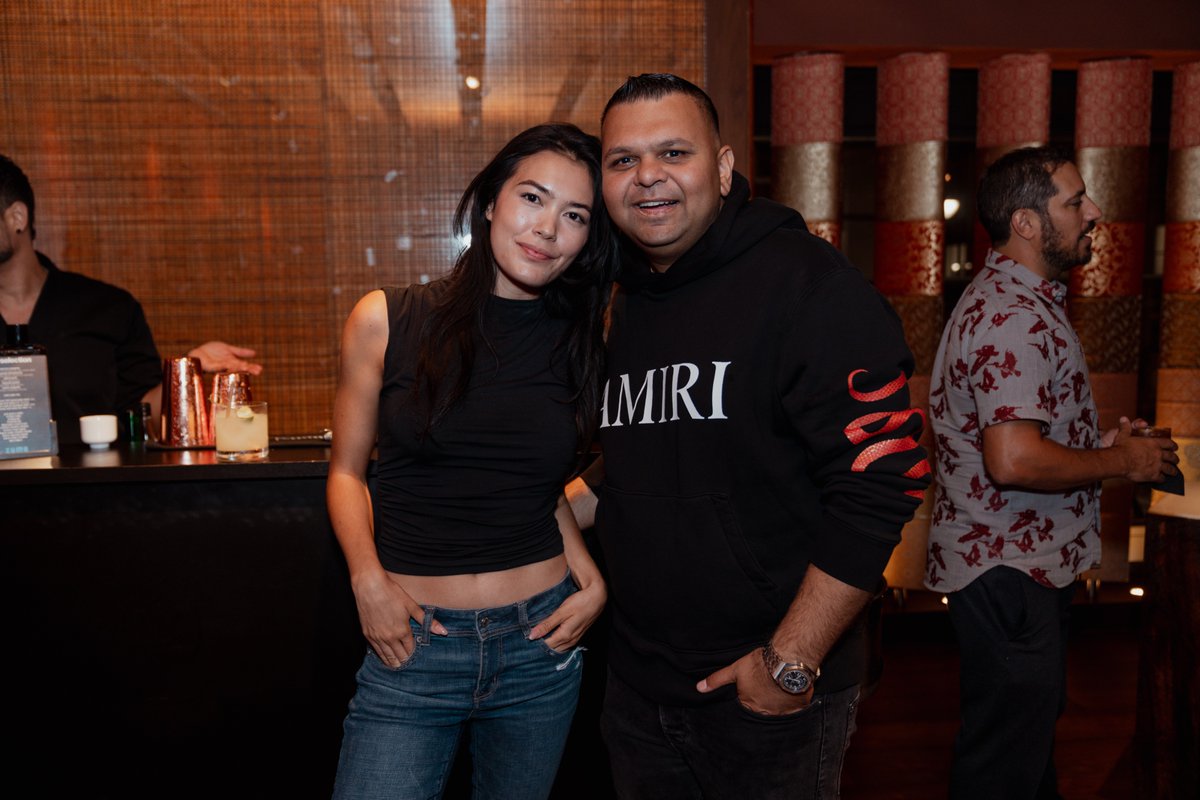 Most beauty brands launch with wellness retreats and meditation vibes. Jade Beguelin  launched 4AM Skin at a nightclub.

Welcome back to the Dinner Stories series🍽️

Meet Jade, co-founder of 4AM Skin and Forbes 30 Under 30 honoree.

Jade's path wasn't the typical beauty founder