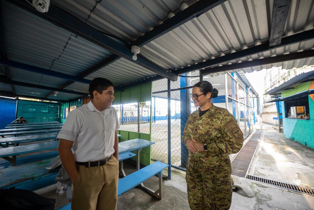 #Nacionales || En las primeras horas de esta mañana, la ministra <a href="/KarlaETrigueros/">Karla Trigueros</a> visitó el Instituto Nacional de #Ayutuxtepeque, ubicado en San Salvador, con el propósito de supervisar la implementación de las nuevas medidas.