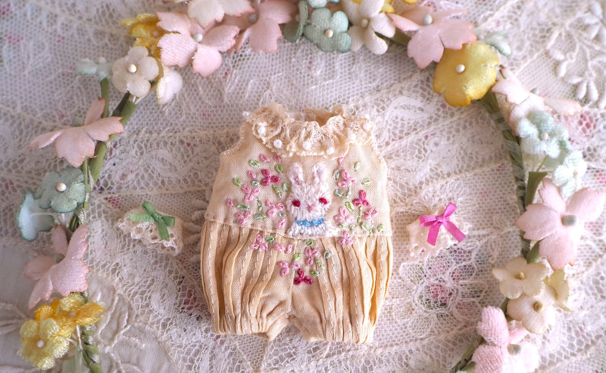 ピンタックの刺しゅうロンパース１個できた！
🐇🍒/ (,,Ő ｘ Ő,,)＼🐇🍒