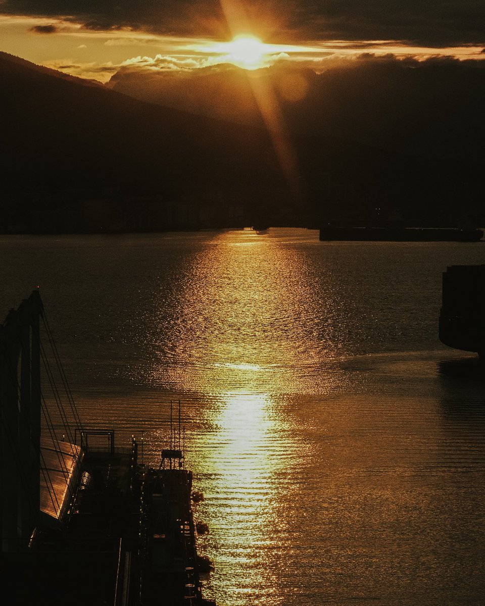 One night only. Dance silently under the stars with stunning coastal views.
Experience three DJ channels, immersive sound, and the magic of Vancouver’s waterfront in summer’s last glow.
Silent Disco | August 23, 7:30 PM
Reserve your ticket now bit.ly/4o4ecXZ